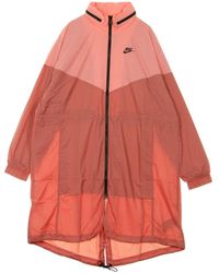 Nike - Lange Damesjas W Windrunner-Jas Trench Light Redwood/Zonneblush/Zwart - Lyst