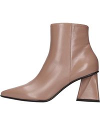 Strategia - Boots-Strategie - Lyst