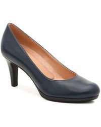 naturalizer paxton platform pump