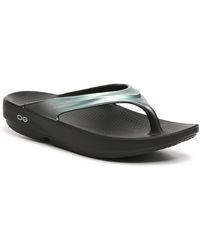 OOFOS Oolala Luxe Flip Flop in Black | Lyst
