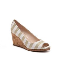 kelly & katie cilasa wedge pump