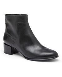 black vionic boots