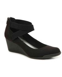 sport taelyn wedge pump