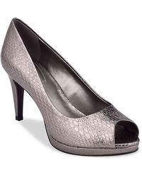 bandolino berta platform pump