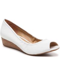 naturalizer sienna wedge pump