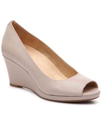 naturalizer pilar wedge pump