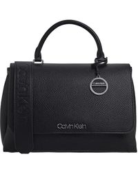 Calvin Klein Bolso De Mano Mediano En Negro Con Solapa
