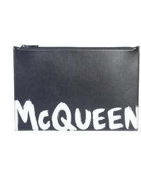 Alexander McQueen Contrast Logo Print Clutch - Black