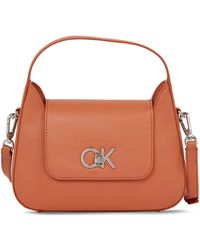 Calvin Klein - Handtasche re-lock crossbody w/flap sm k60k610770 autumn leaf gap - Lyst