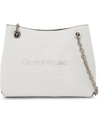 Calvin Klein - Handtasche sculpted shoulder bag24 mono k60k607831 white/silver logo 0li - Lyst