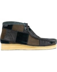 Clarks Wallabee Stivali Bassi Uomo In Camoscio Blu, 41.5 EU