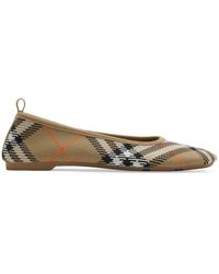 Burberry - Baby チェック ニット フラットシューズ - Lyst
