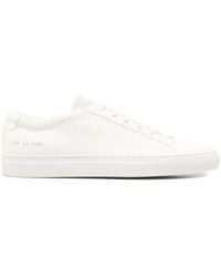 Common Projects - Baskets En Cuir À Logo Embossé - Lyst