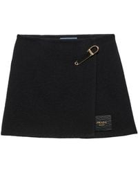 Prada - Minifalda con parche del logo - Lyst
