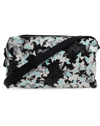 Issey Miyake - Schultertasche mit grafischem Print - Lyst