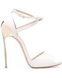 Casadei Sandalen mit goldfarbenem Detail - Weiß