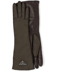 Prada - Handschuhe mit Logo-Schild - Lyst