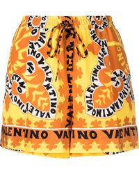 Valentino Garavani - Short en soie à logo imprimé - Lyst