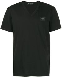 Dolce & Gabbana - T-shirt scollo V in cotone con placca logata - Lyst