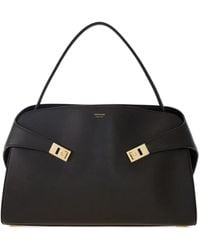 Ferragamo - Mittelgroße Hug Schultertasche aus Kalbsleder - Lyst