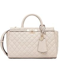 Guess - Gesteppter Idra Tote Bag mit Anhänger - Lyst