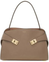 Ferragamo - Borsa A Mano Hug Soft Media Con Fibbia Gancini - Lyst