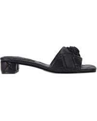 Kurt Geiger - Gesteppte Sandalen mit Verzierung - Lyst