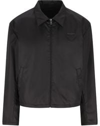 Prada - Chaqueta Corta Con Placa Del Logo - Lyst