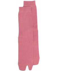Dames Kleding voor voor Beenmode voor Sokken Maison Margiela Katoen Ribgebreide Sokken in het Roze 