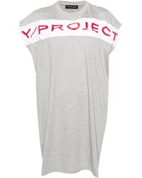 Y. Project - Kleid mit Logo-Print - Lyst