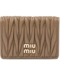 Miu Miu - Cartera con logo texturizado - Lyst