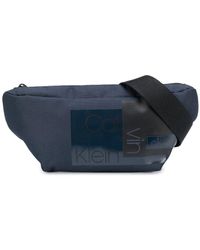 Calvin Klein Gürteltasche in Colour-Block-Optik - Blau