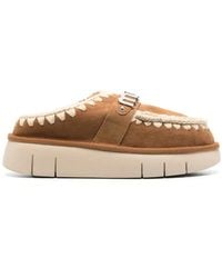 Mou - Slippers con placa del logo - Lyst