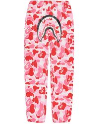 A Bathing Ape - Pantalones con estampado gráfico - Lyst