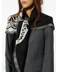 Burberry - Sciarpa Triangolare Con Frange E Stampa Grafica - Lyst