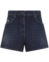 Prada - Pantalones Vaqueros Cortos Con Placa Del Logo - Lyst