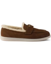Prada - Shearling-Loafer Mit Logo - Lyst