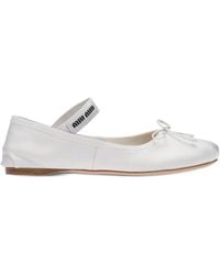 Miu Miu - Ballerines En Cuir Verni A Logo - Lyst
