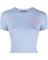 Versace - T-shirt crop en coton à logo pailleté - Lyst