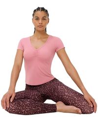 Sweaty Betty - Ultimate Ruched V-Neck T-Shirt - Lyst