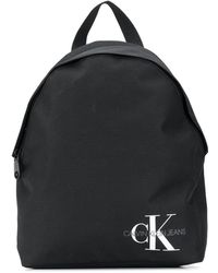 Calvin Klein Abgerundeter Rucksack mit Logo-Print - Schwarz
