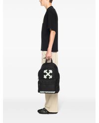 Off-White Arow Tuc 37 フォールドオーバー バックパック Off-White c/o Virgil Abloh Arrow Tuc Drawstring Backpack in