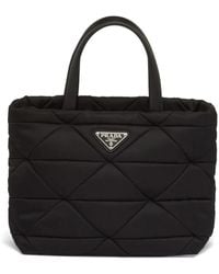 Prada - Gepolsterte Handtasche Aus Re-Nylon - Lyst