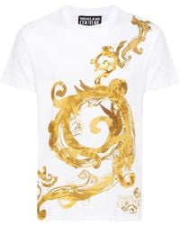 Versace - Katoenen T-shirt Met Barokprint - Lyst