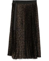 Sacai - Falda midi con estampado de leopardo - Lyst
