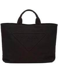 Prada - Bolso shopper con logo triangular en relieve - Lyst
