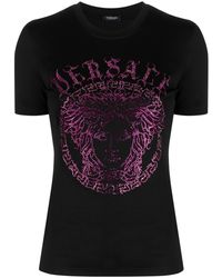 Versace - T-Shirt mit Kristall-Logo - Lyst