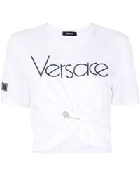 Versace - T-Shirt mit Sicherheitsnadel - Lyst