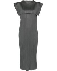 Pleats Please Issey Miyake - Plooi-Jurk Met Cape - Lyst