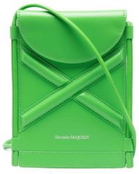 en handtassen voor Alexander McQueen Leer Crossbodytas Met Logo-reliëf in het Groen Dames Tassen voor voor Crossbody 
